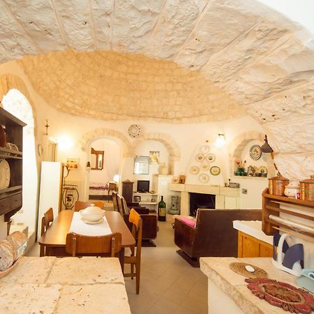 Trulli Girasoli E Viole Cocolicchio Bilik gambar