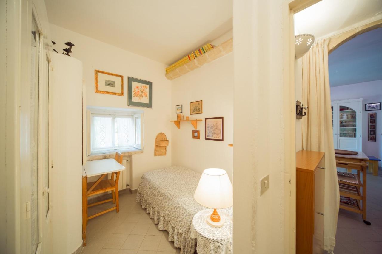 Trulli Girasoli E Viole Cocolicchio Luaran gambar