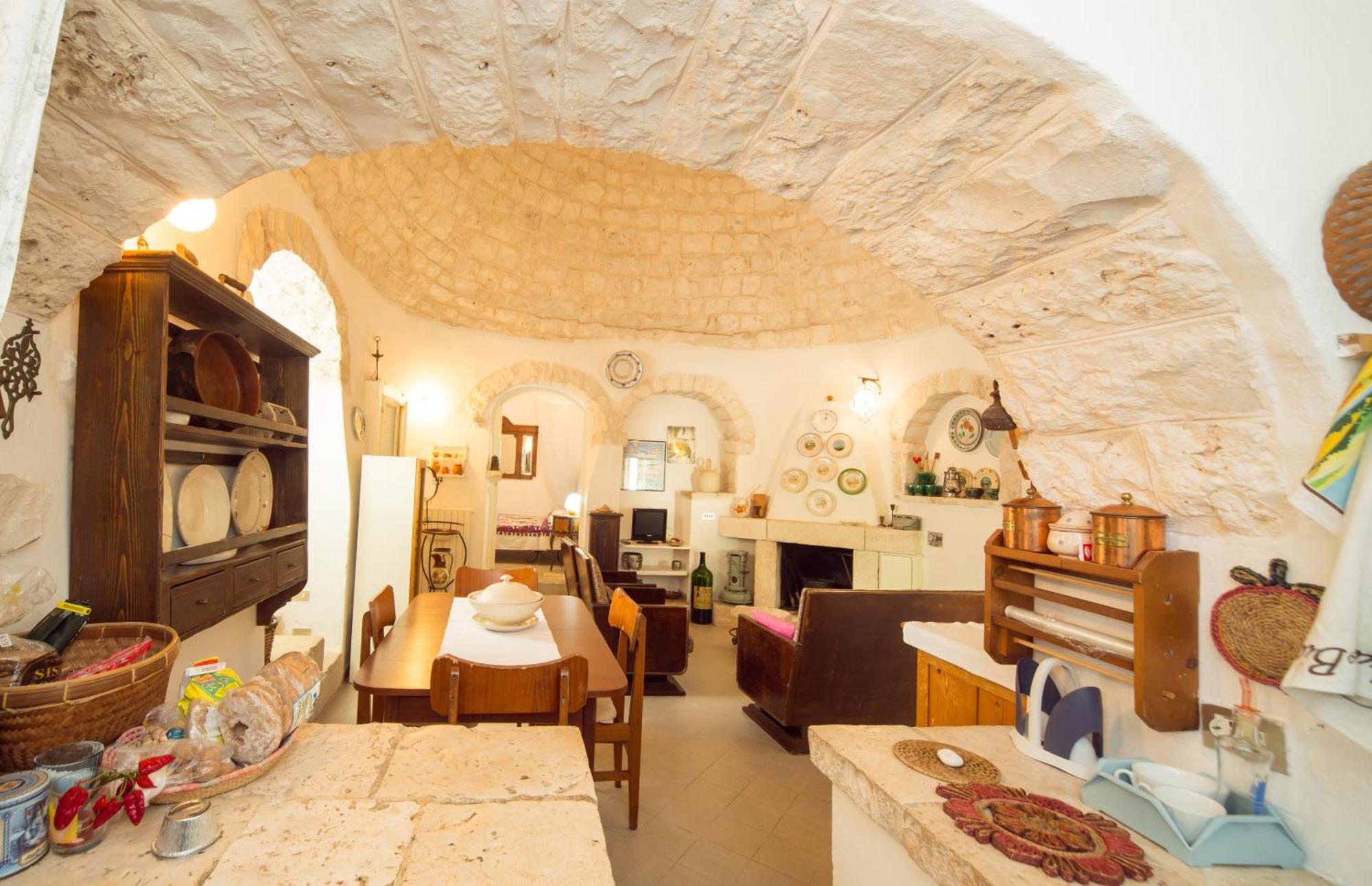 Trulli Girasoli E Viole Cocolicchio Bilik gambar